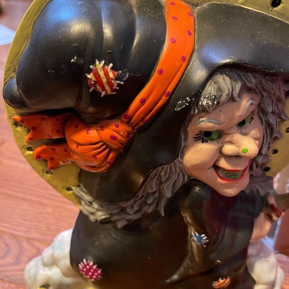 Vintage Halloween Witch Ceramic Mold - Hand Painted -Just Needs Some added light - Picture 3 of 16